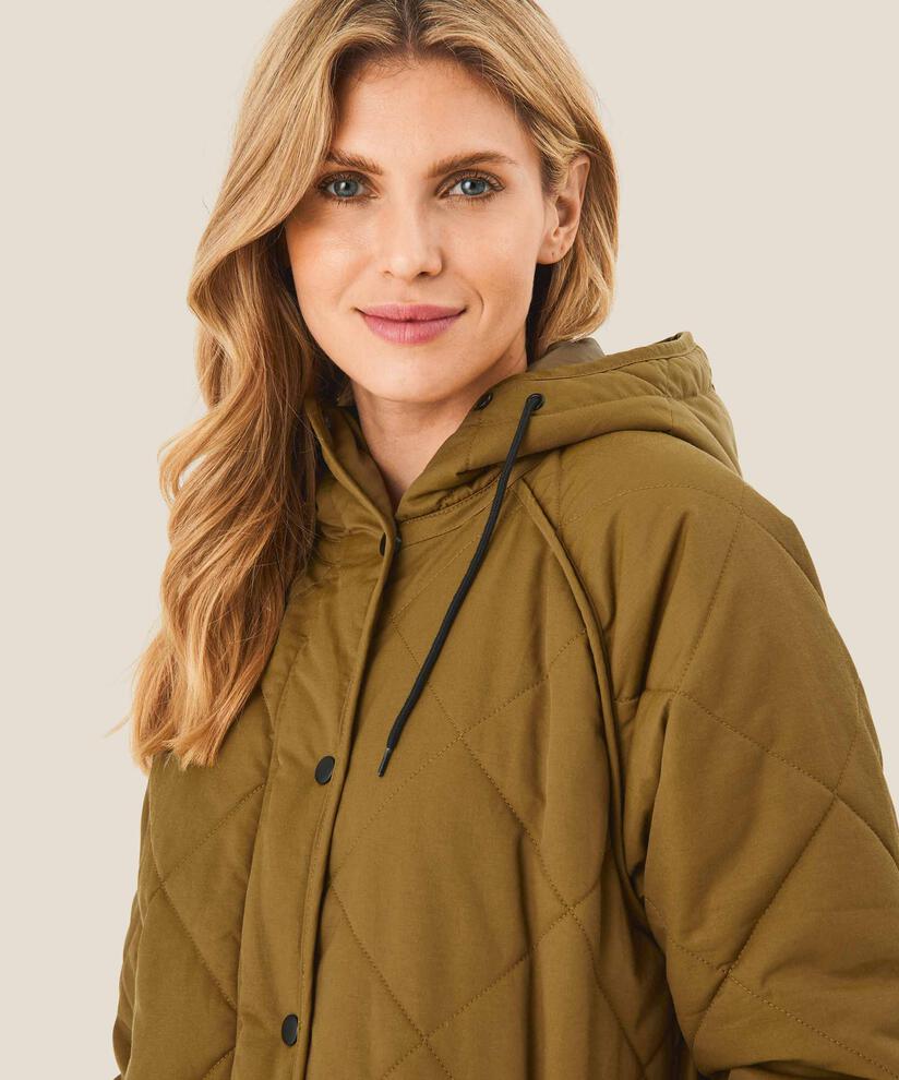 Tadea Coat, Plantation