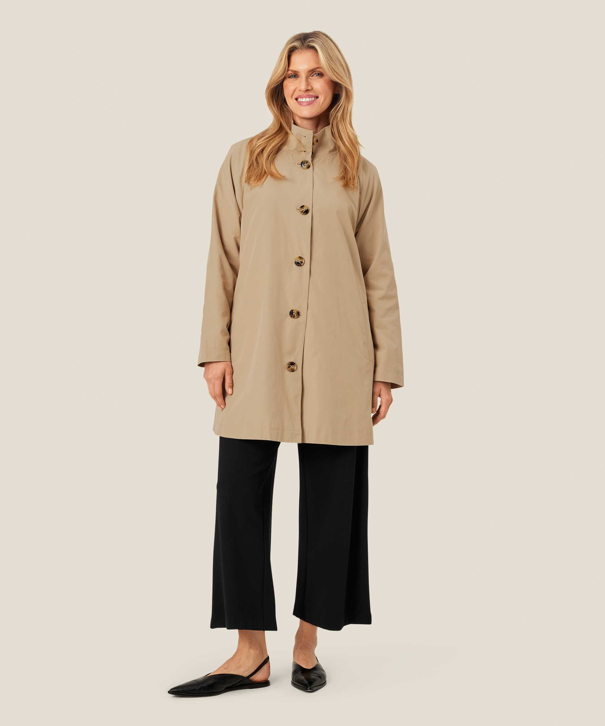 Teresa Coat, Safari