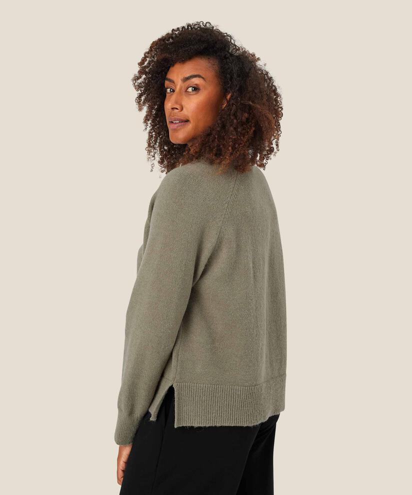 Faye Jumper, Vetiver