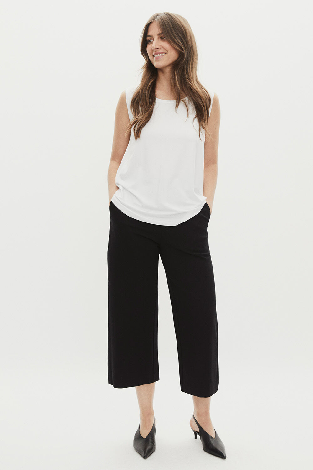 Elisa JERSEY Top - White, Piri JERSEY Trousers - Black