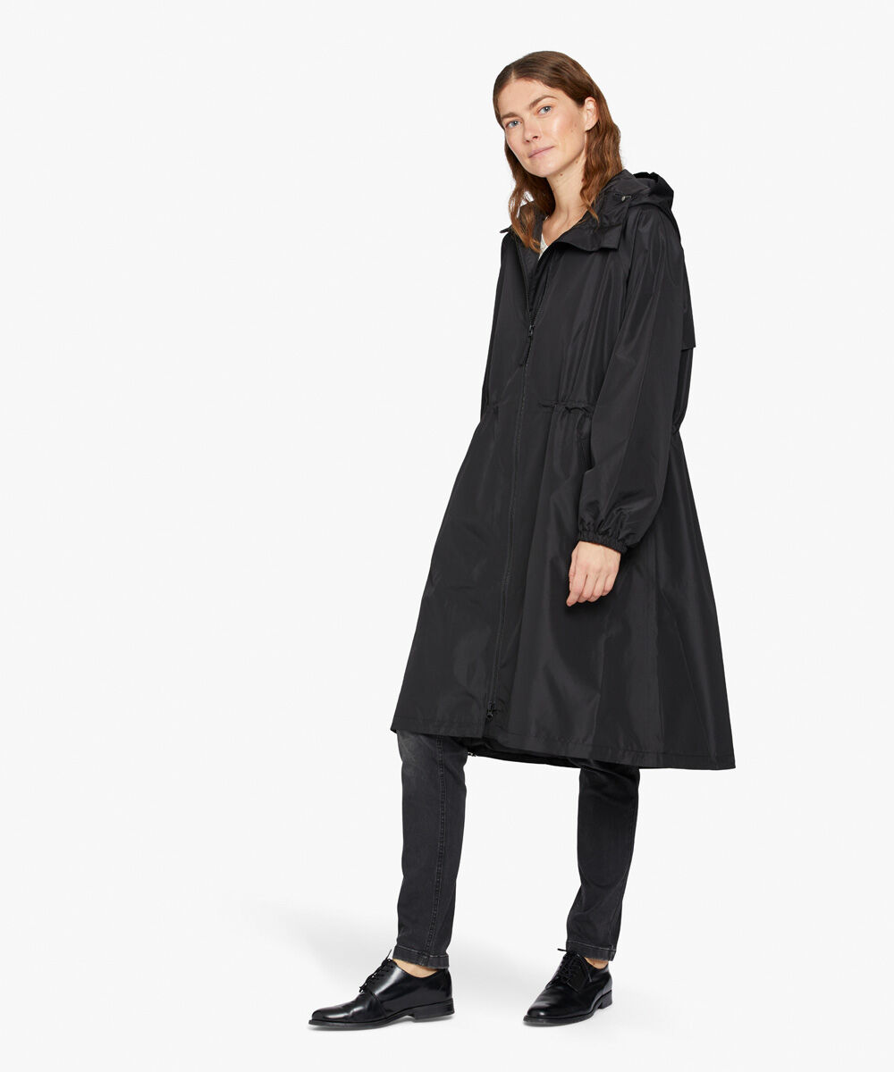 Feminine raincoat 2025