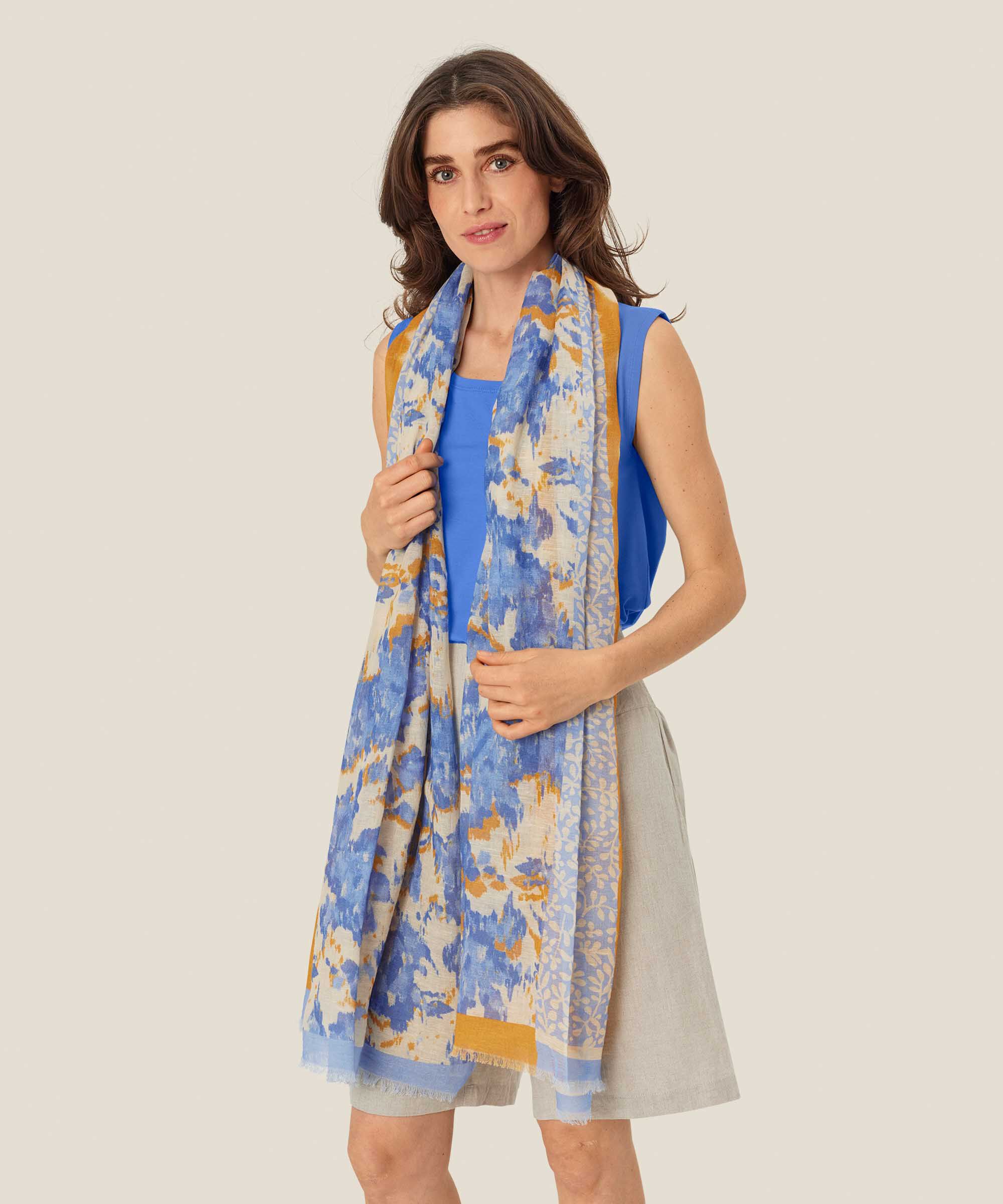 Abeita Scarf, Nebulas Blue