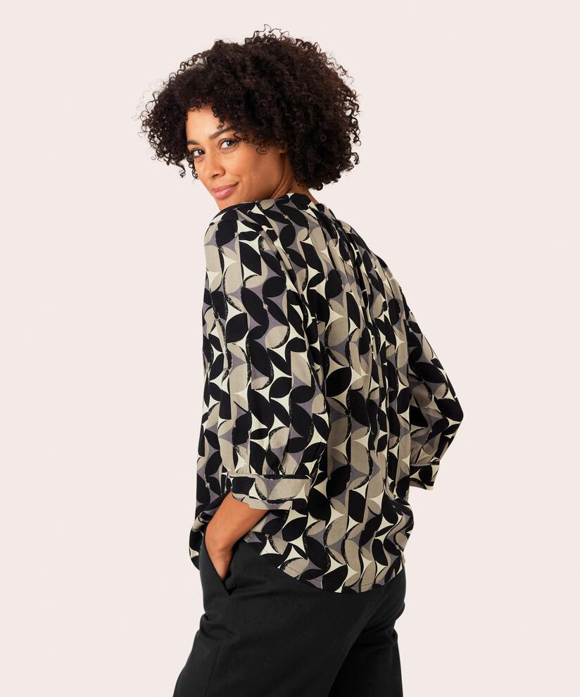 Delly Blouse, Volcanic