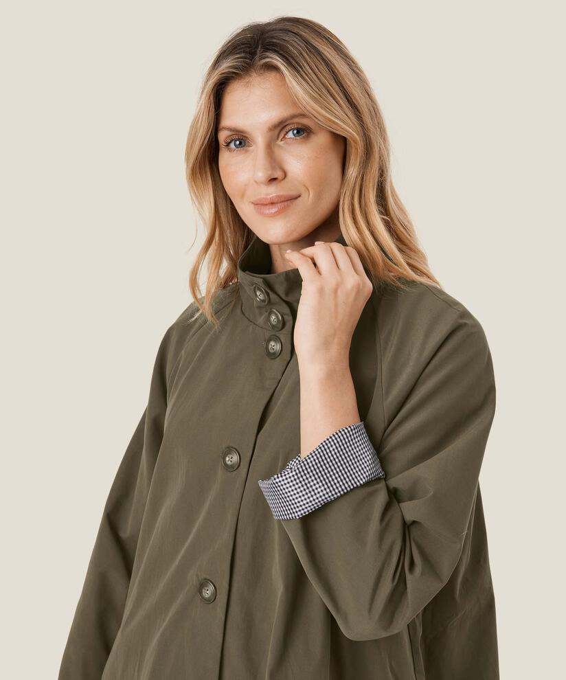 Teresa Coat, Crocodile