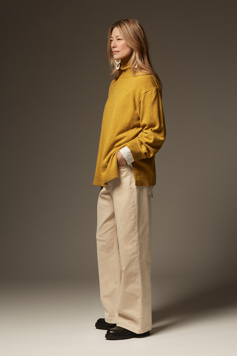 Faricka Jumper - Golden Green, Imma Shirt - White, Philine Trousers - Fog, Rumani Earrings - Gold