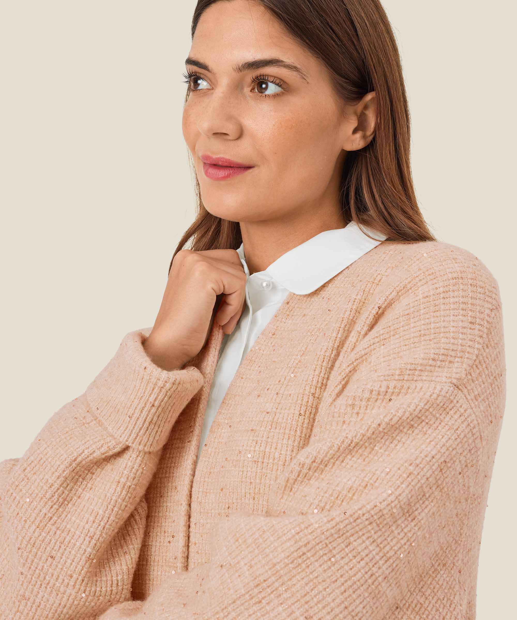 Lianna Cardigan, Bisquit
