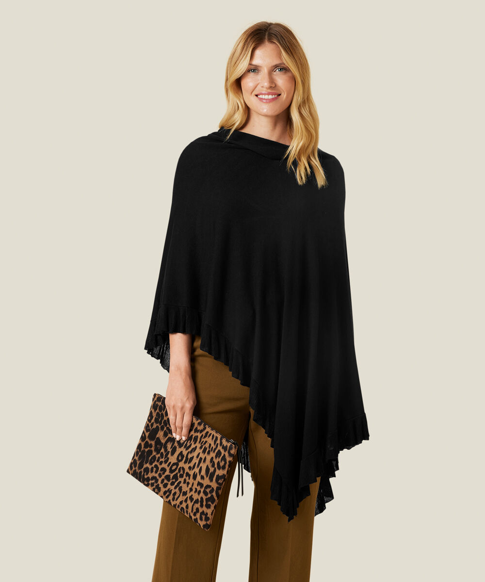Farah Poncho, Black