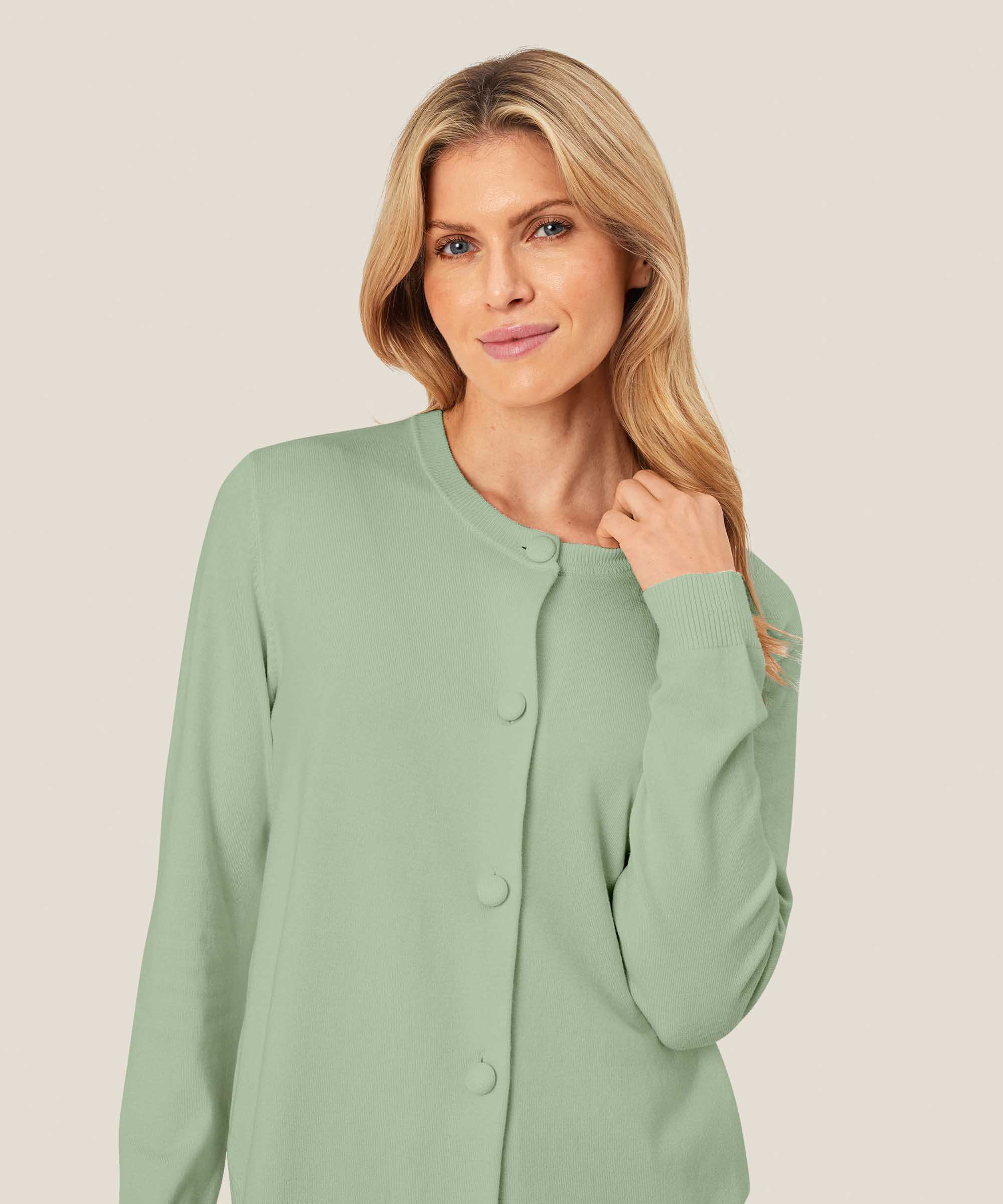 Leanna Cardigan, Frosty Green